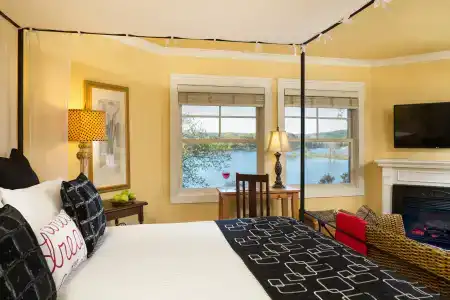 Lookout Point Lakeside Inn - 17