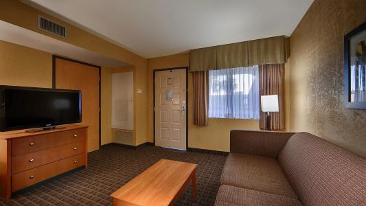 Best Western Plus Thunderbird Suites - 78