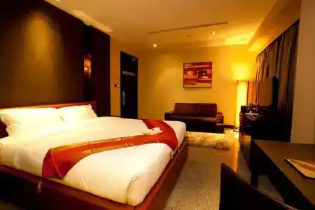 Pietra Bangkok - 100