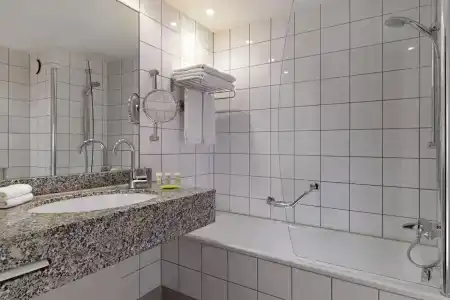 Courtyard by Marriott Duesseldorf Hafen - 19