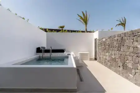 Cresanto Luxury Suites - 84