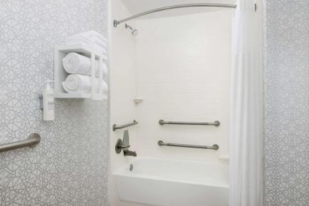 Hampton Inn - 10