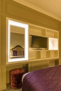 La Clef Louvre Paris by The Crest Collection - 7