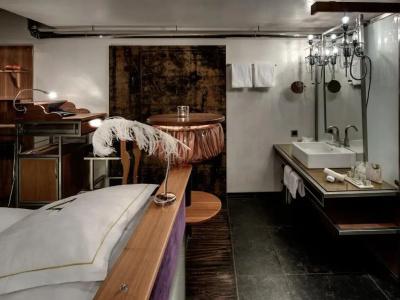 Backstage Boutique Spa - 24