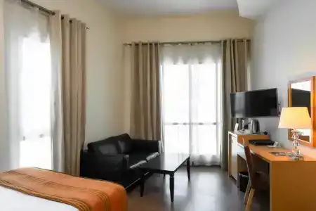 Tamani Marina & - 10