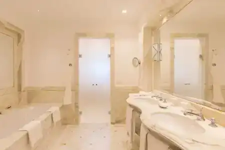 Grand Excelsior Vittoria - 69