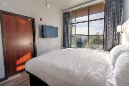 Days Inn & Suites by Wyndham - 26