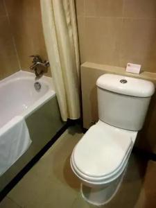 Royal (SG Clean, Staycation Approved) - 52