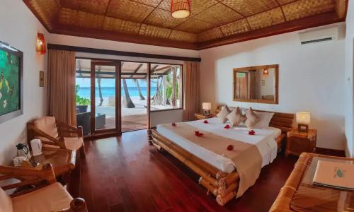 Angaga Island and Spa - 1