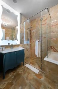 Aria Budapest by Library Collection - 70