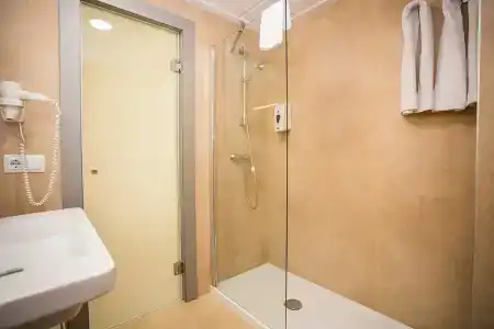 Oasis Plaza - 8