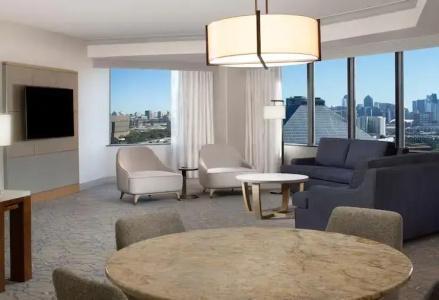 Hilton Anatole - 93