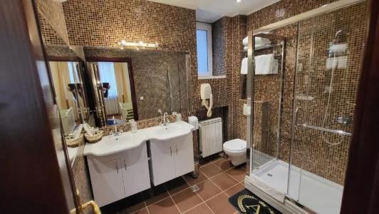 Queen's Astoria Design - 48