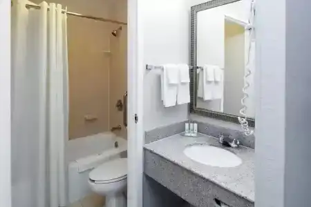Quality Inn Miami Airport - Doral - 33