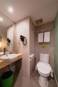 Maxonehotels At Ubud - 35