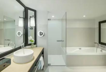 Millennium Hilton Bangkok - Sha Plus Certified - 31