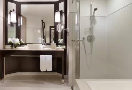 Millennium Hilton Bangkok - Sha Plus Certified - 32
