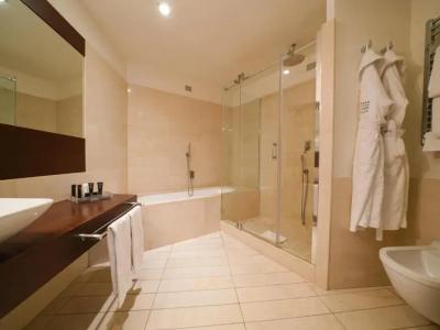 Pisa Tower Plaza - 68