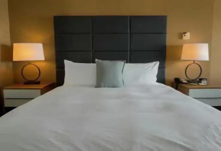 DoubleTree by Hilton New York - 46