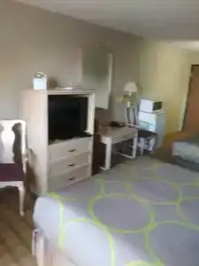 Super 8 by Wyndham West/Coors Blvd - 63