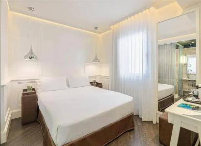 H10 Universitat - 28