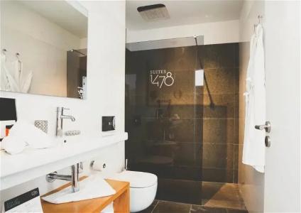 Suites 1478 - 37