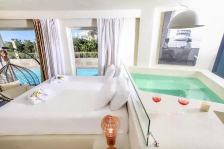 West East Suites - 103