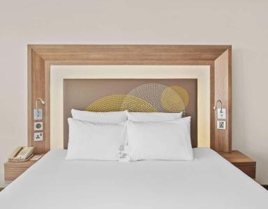 Novotel World Trade Centre Dubai - 3
