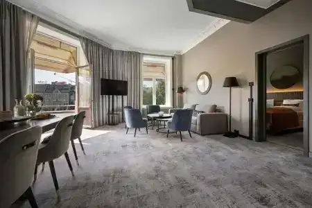 Karl Johan - 90
