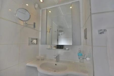St George Spa & Beach Resort - 18