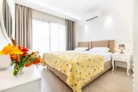 Princess Kinli Suites - 14