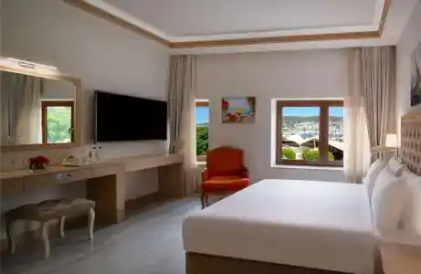 DoubleTree by Hilton Bodrum Marina Vista - 35