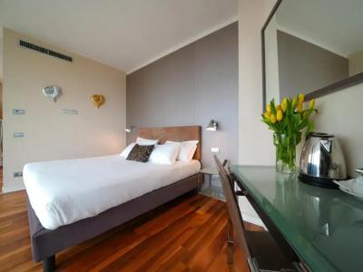 Pisa Tower Plaza - 71