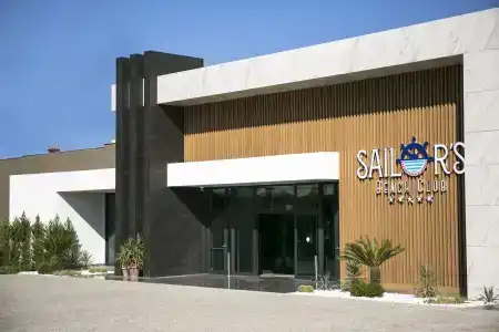 Sailor's Beach Club - 0