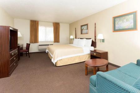 Days Inn by Wyndham Colorado Springs Airport - 17