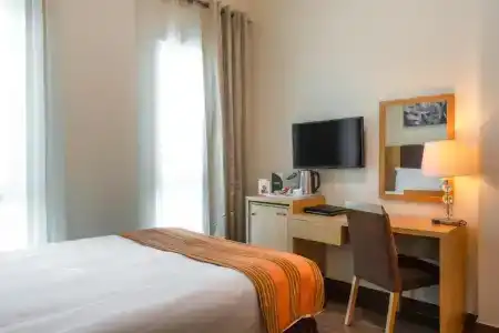 Tamani Marina & - 9
