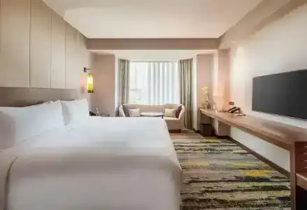 Hilton - 53