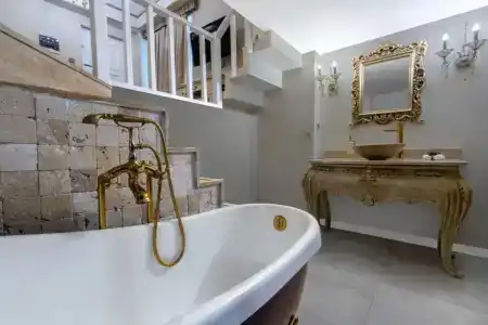 Elegance East - 70