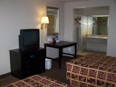 Super 8 by Wyndham Pearl District Downtown - 23