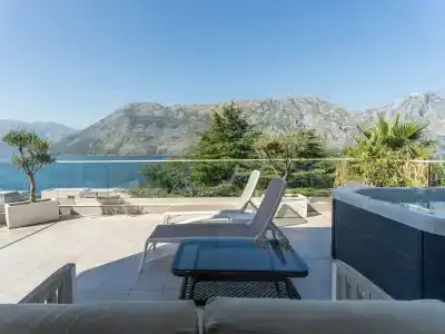 Blue Kotor Bay Premium Spa Resort - 82