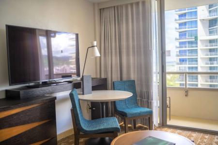 Embassy Suites by Hilton Waikiki Beach Walk - 35
