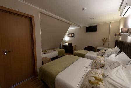 Dinya Lisbon & Lounge Bar - 12