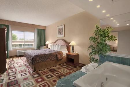 Days Inn & Suites by Wyndham - 32