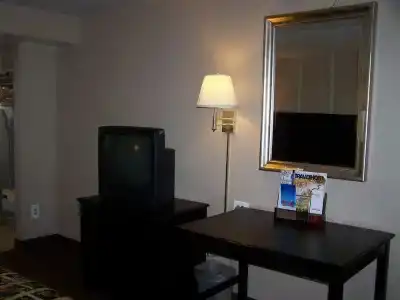 Super 8 by Wyndham Pearl District Downtown - 25