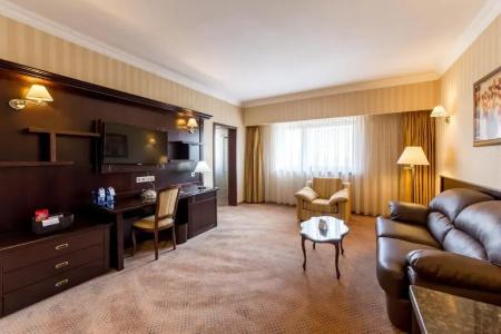 Ramada & Suites by Wyndham Bucharest North - 39