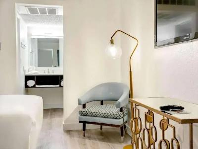 Downtowner Boutique - 29
