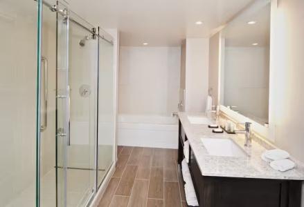 Embassy Suites by Hilton Seattle - 42
