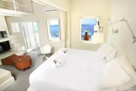 West East Suites - 100