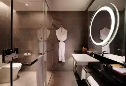 DoubleTree by Hilton Lakeside - 87