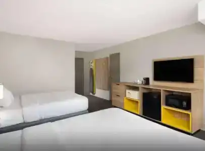 Days Inn & Suites by Wyndham - 19
